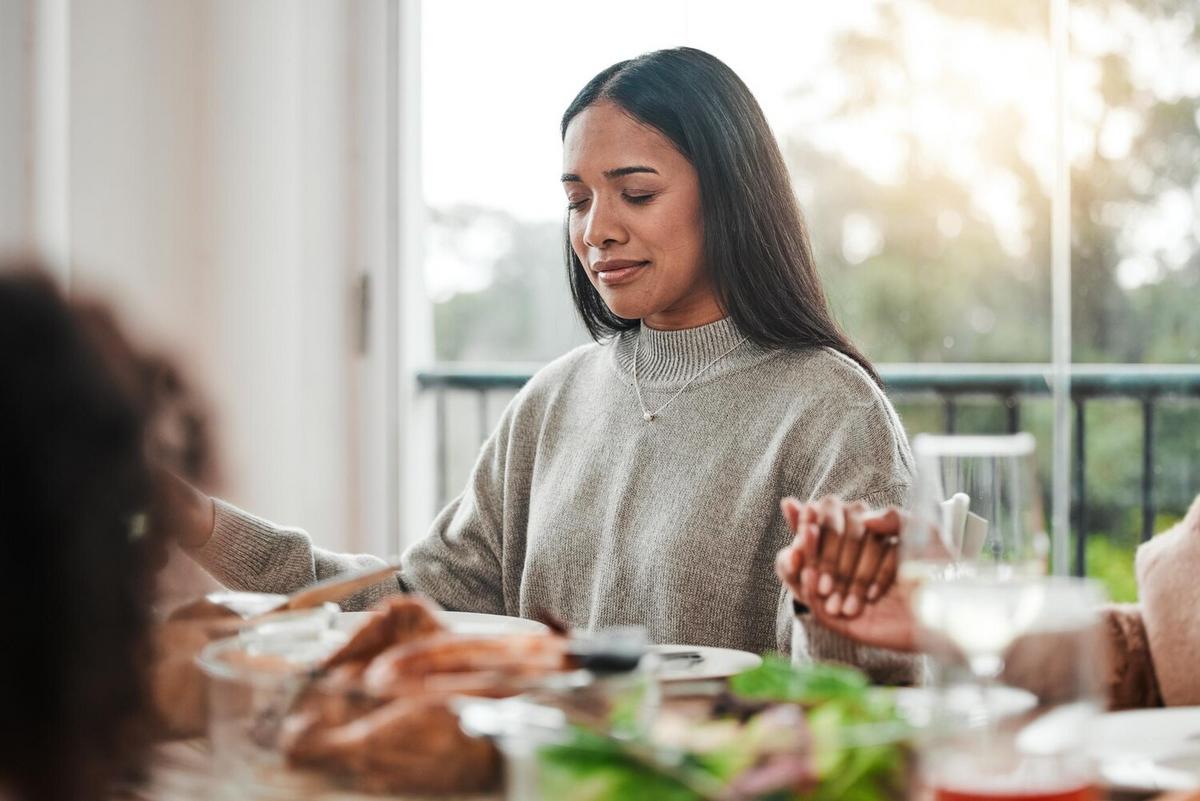 Mindful Eating: A Comprehensive Guide to Cultivating Awareness Around Food